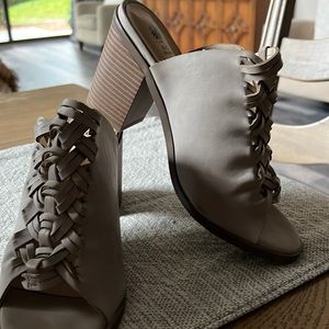 Tan/grey shoe size 8.5 NWT